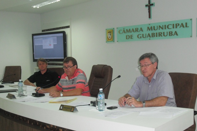 https://camaraguabiruba.sc.gov.br/upload/noticias/2011/02/land_md_fotos-sessao-dia-15-02-2011-008.jpg