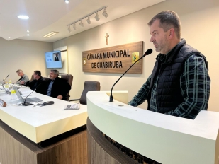 Estudantes de Guabiruba são premiados durante sessão da Câmara de Vereadores