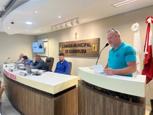 Estudantes de Guabiruba são premiados durante sessão da Câmara de Vereadores